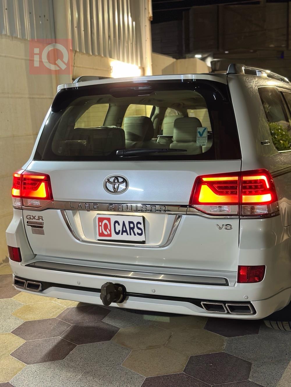 تۆیۆتا لاند کروزەر